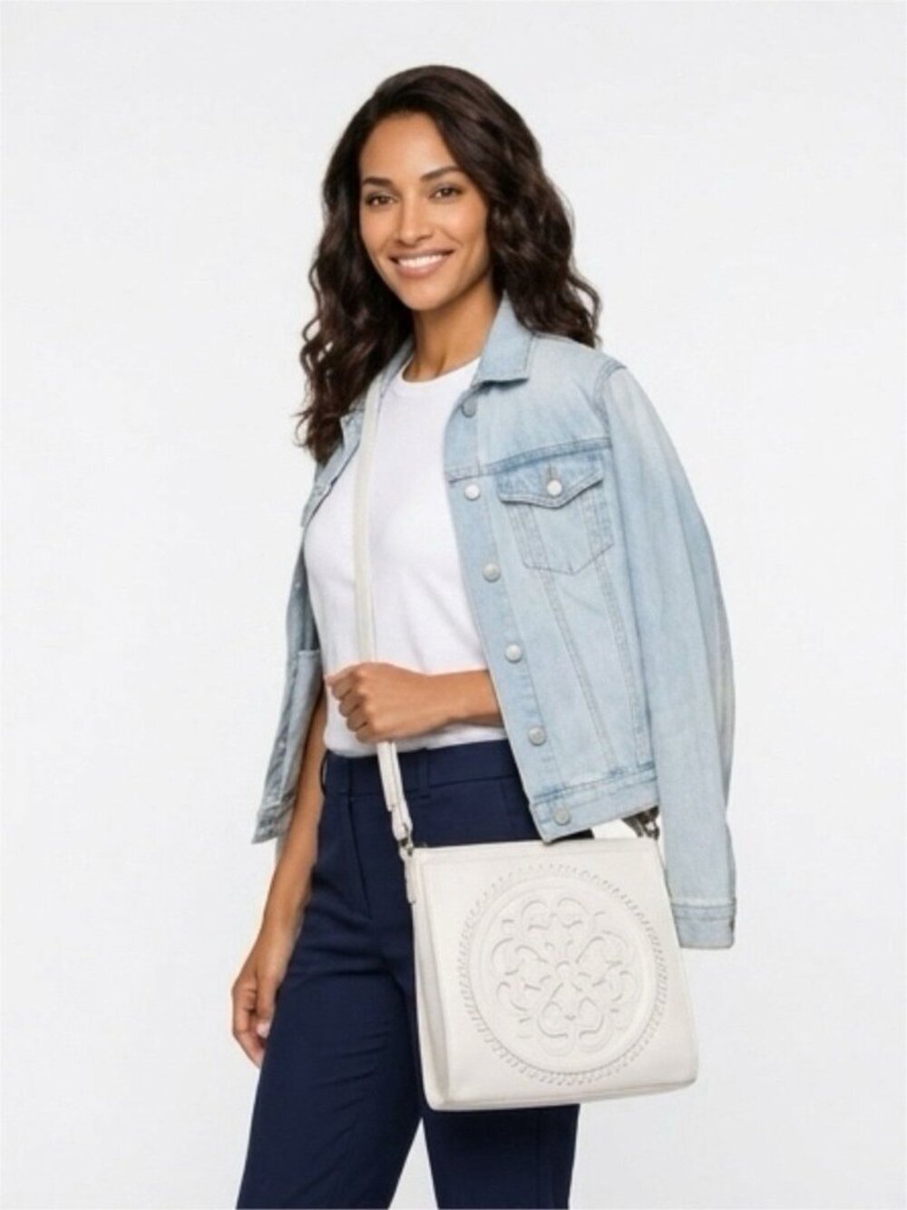 BRIGHTON FERRARA WHITE MEDALLION MAGNETIC CLOSE HIDDEN ORGANIZER CROSSBODY 400$